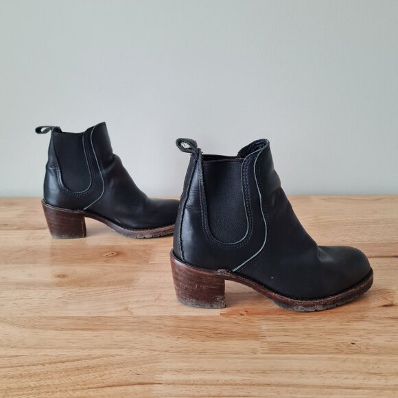 Red Wing Harriet Chelsea Pull On Ankle Heeled Leather Boots Lug Sole Black Heel - Picture 4 of 8